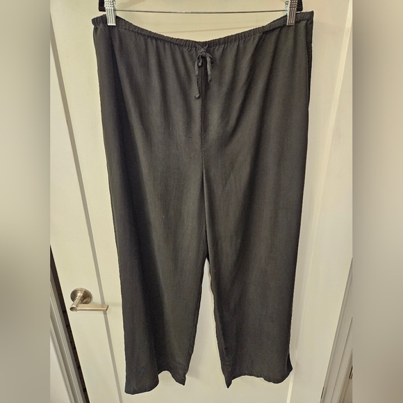 NWT - Josephine Chaus Sport Black Mid-Weight Silk Gaucho Pants - Size XL - Picture 2 of 6